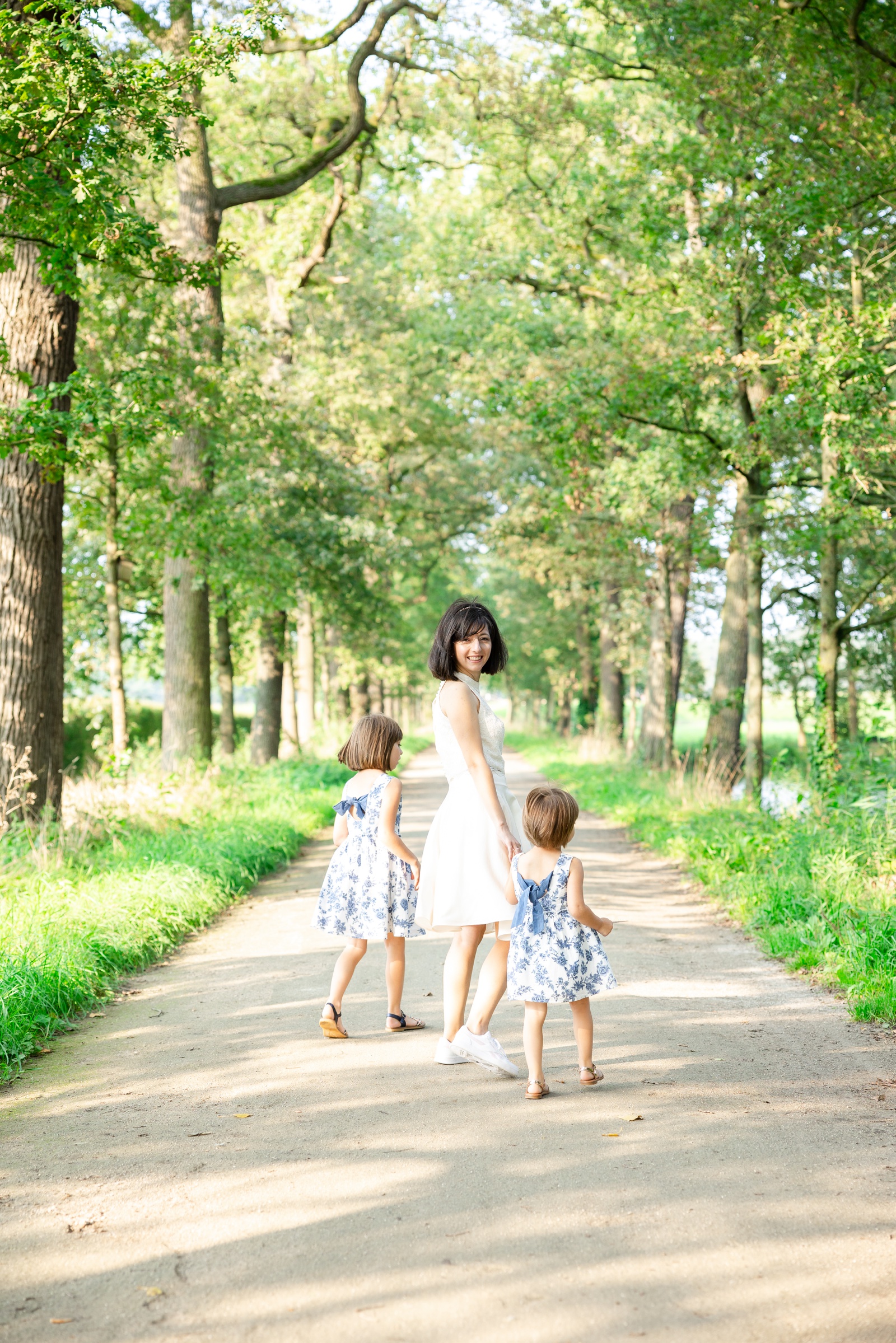 Portrait of a bride and her two daughters in a park in Belgium