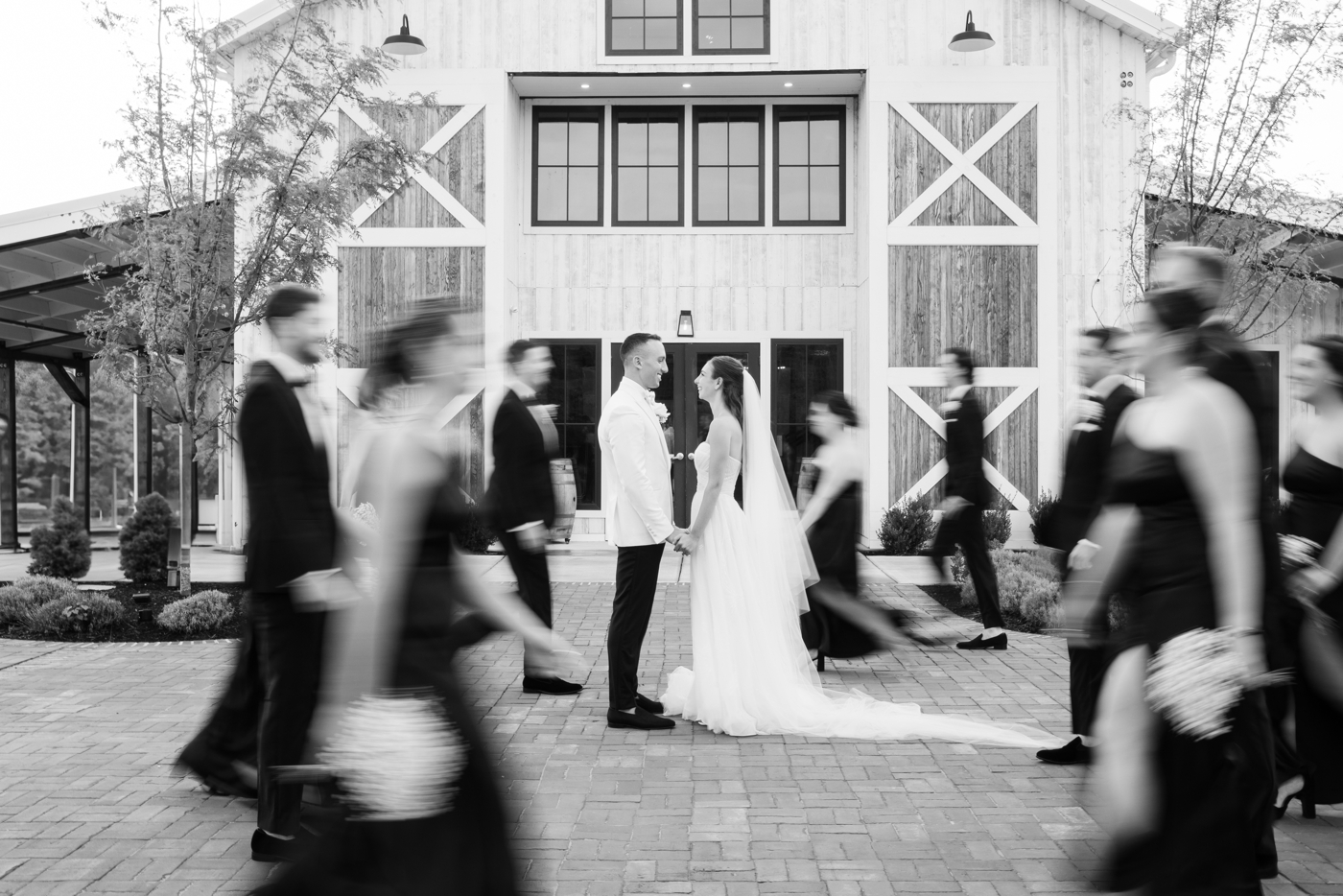 Black and white bridal party pictures at Kent Island Resort